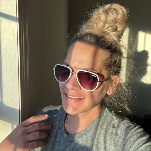 Quay ALL IN white frame/brown fade lenses NWT - Picture 7 of 8